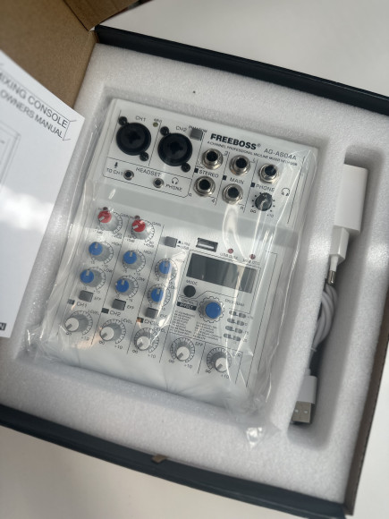 FREEBOSS AG-AS04A Микшерный пульт 4-х канальный FREEBOSS AG-AS04A Микшерный пульт 4-х канальный