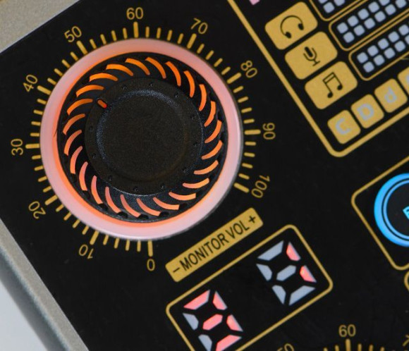 FREEBOSS AM-GT2 Аудиоинтерфейс для трансляций